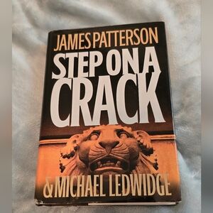 James Patrerson & Michael Ledwidge, Step on a Crack Hardcover Book (1101)
